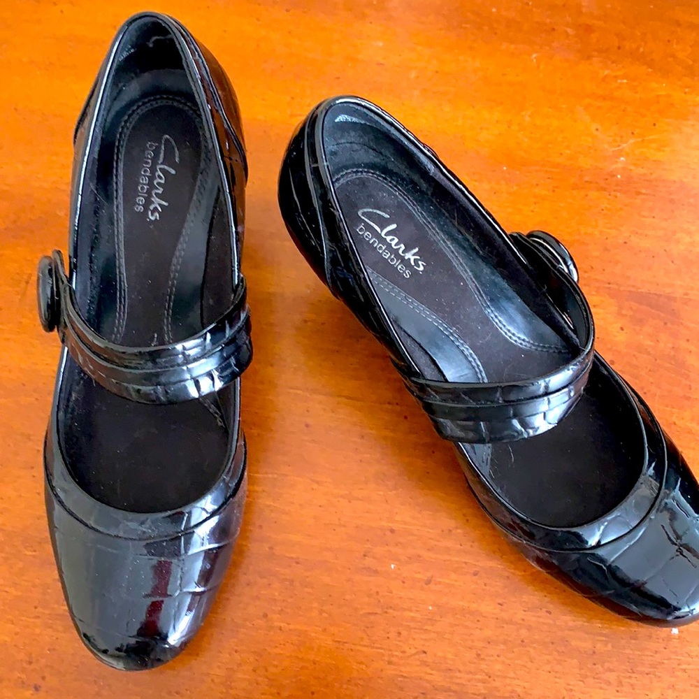 Clarks “ bendable” Ladies shoes.